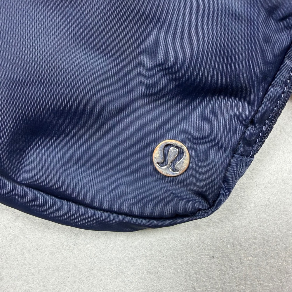 Lululemon Everywhere Belt Bag 1L True Navy Nylon Waist Pack LU9AX2S - Picture 4 of 6